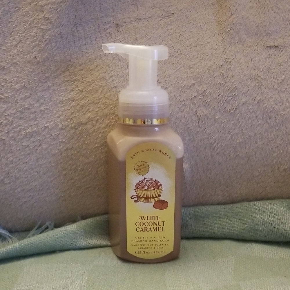 Bath & Body Works White Coconut Caramel Soap